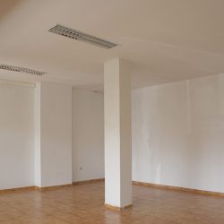 Loja arredores Viseu Foto 9