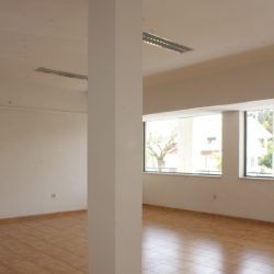 Loja arredores Viseu Foto 1