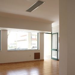 Loja arredores Viseu Foto 2