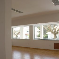 Loja arredores Viseu Foto 3